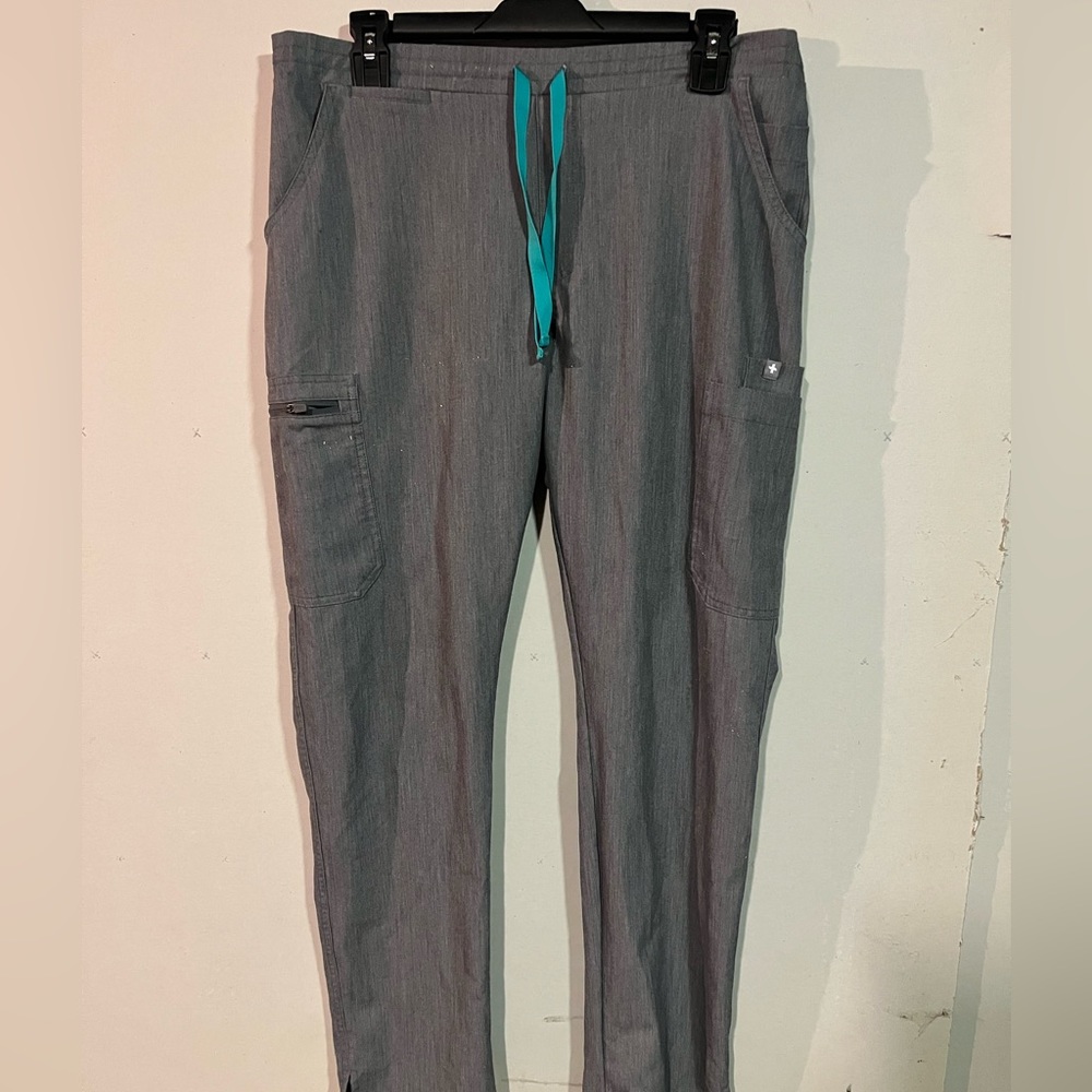 FIGS Skinny Scrub Pants Woman’s